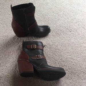 KORKS women leather booties